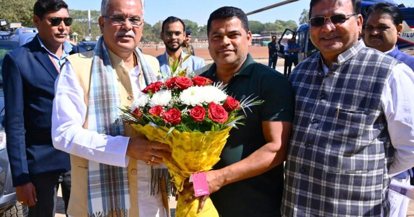 मुख्यमंत्री से भारतीय क्रिकेट टीम के प्रबंधक तरुणेश सिंह परिहार ने की सौजन्य मुलाकात