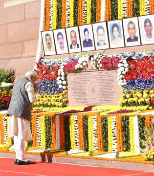 प्रधानमंत्री ने 2001 के संसद हमले के शहीदों को श्रद्धांजलि अर्पित की