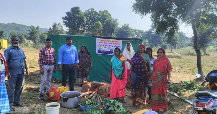 बिलाईगढ़ के तेंदूदरहा गौठान में गोमूत्र क्रय, ब्रम्हास्त्र निमास्त्र बनाने प्रशिक्षण का हुआ आयोजन