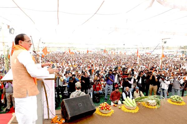 किसान की सहमति के बिना जमीन नहीं ली जाएगी : मुख्यमंत्री शिवराज सिंह चौहान