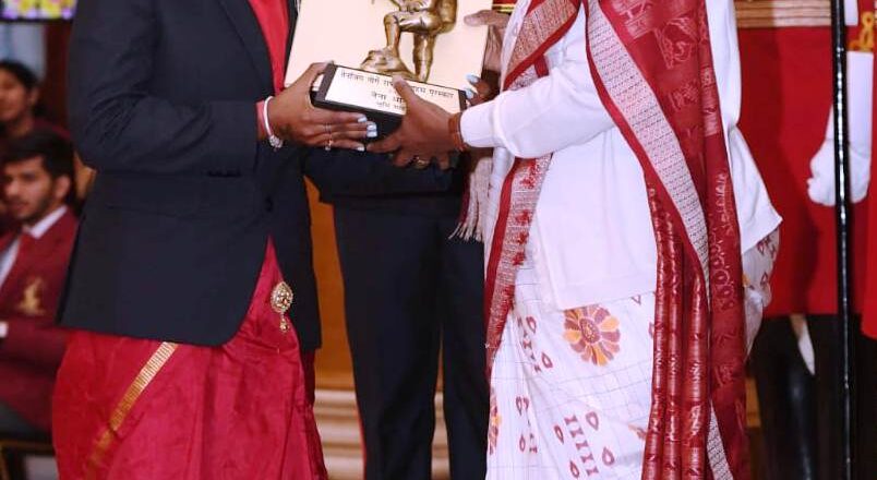 मुख्यमंत्री ने पर्वतारोही नैना सिंह धाकड़ को राष्ट्रपति द्वारा सम्मानित होने पर दी बधाई एवं शुभकामनाएं