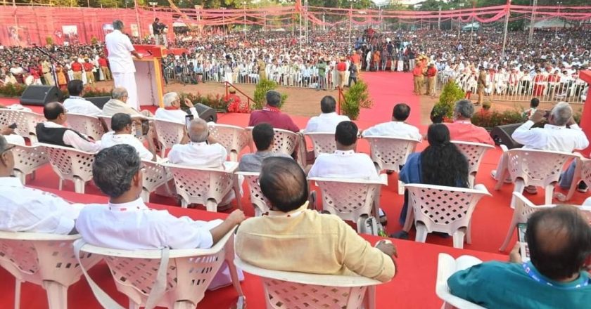 कृषि विरोधी नीतियों के खिलाफ संघर्ष के आह्वान के साथ किसान सभा का महाधिवेशन संपन्न : अशोक ढवले अध्यक्ष, बीजू कृष्णन महासचिव और पी कृष्णप्रसाद कोषाध्यक्ष बने