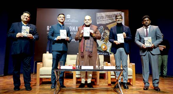 केन्द्रीय गृह एवं सहकारिता मंत्री अमित शाह ने नई दिल्ली में Revolutionaries – The Other Story of How India Won Its Freedom पुस्तक का विमोचन किया