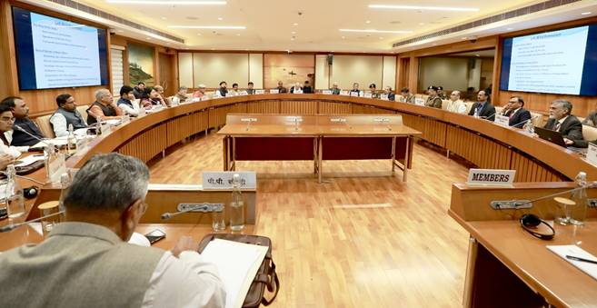 केन्द्रीय गृह एवं सहकारिता मंत्री अमित शाह ने आज नई दिल्ली में वामपंथी उग्रवाद पर गृह मंत्रालय की संसदीय परामर्शदात्री समिति की बैठक की अध्यक्षता की