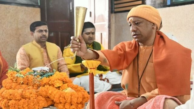 सीएम योगी आदित्यनाथ ने गोरखपुर में की महाशिवरात्रि की पूजा