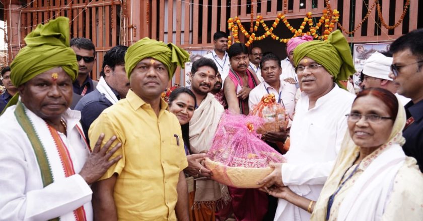मुख्यमंत्री  भूपेश बघेल ने दंतेवाड़ा में आयोजित फागुन मड़ई में देवी-देवताओं के बिदाई समारोह में अनेक घोषणाएं की