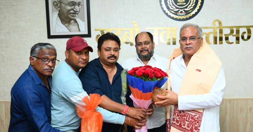 मुख्यमंत्री भूपेश बघेल से बंगाली एसोसिएशन बिलासपुर के पदाधिकारियों ने की सौजन्य मुलाकात