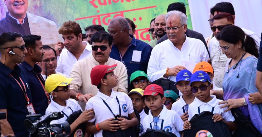 मुख्यमंत्री भूपेश बघेल ने कहा – दिव्यांग बच्चों से मिलती है कठिन परिस्थितियों में भी जीने की प्रेरणा