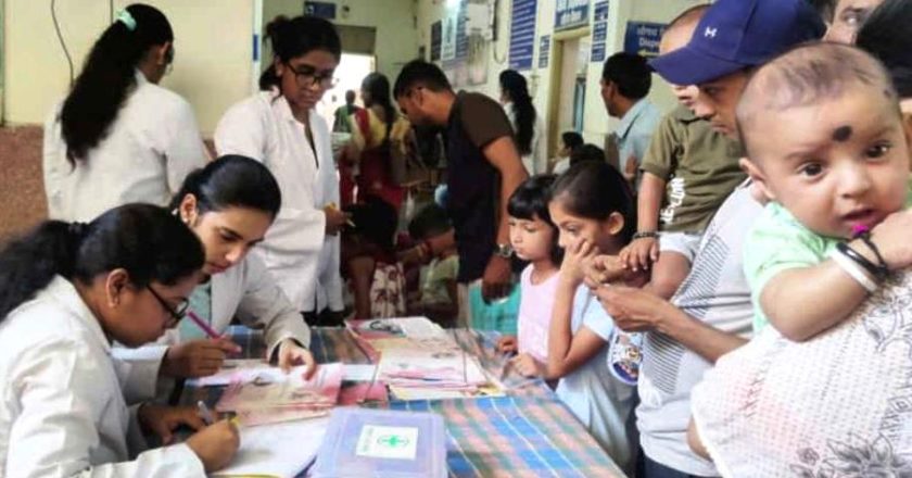 आयुर्वेद महाविद्यालय चिकित्सालय में 1012 बच्चों का कराया गया स्वर्णप्राशन