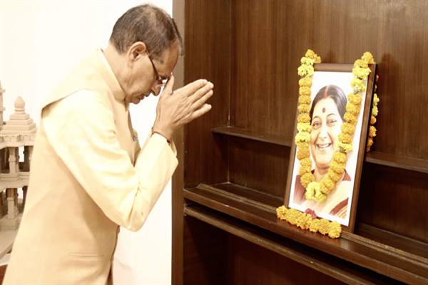 मुख्यमंत्री शिवराज सिंह चौहान ने पूर्व विदेश मंत्री सुषमा स्वराज की पुण्यतिथि पर दी श्रद्धांजलि