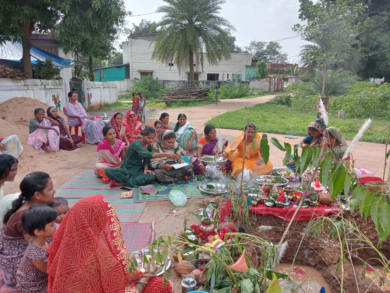 नगर में जगह-जगह हुई कमरछठ पूजा, संतान की दीर्घायु के लिए माताओं ने रखा हलषष्ठी व्रत, पूजा – अर्चना कर मांगा आशीर्वाद