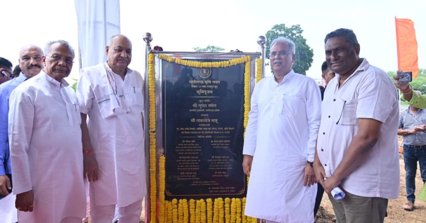 मुख्यमंत्री भूपेश बघेल ने नवा रायपुर में छत्तीसगढ़ कृषि भवन की रखी आधारशिला