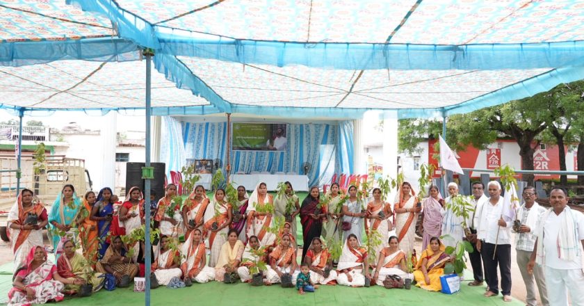 विहंगम योग आध्यात्मिक संस्थान द्वारा अंतर्राष्ट्रीय प्रधान उपदेष्टा संत श्री नाम देव जी महाराज के पावन जन्मोत्सव पर वृहत फलदार वृक्षारोपण कार्य किया गया