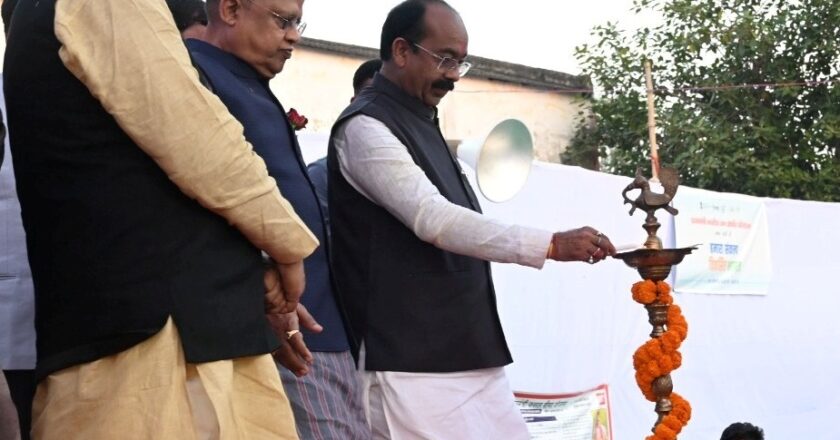 उप मुख्यमंत्री अरूण साव ने बिलासपुर में ‘‘विकसित भारत संकल्प यात्रा’’ का किया शुभारंभ