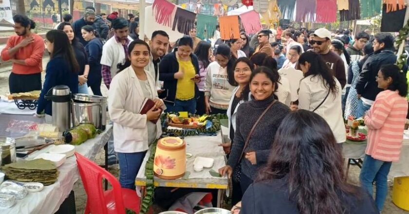 आयुर्वेद के प्रति लोगों को जागरूक करने आयुर्वेद महाविद्यालय द्वारा गांधी उद्यान में “आयुर्विद्या प्रदर्शनी” का आयोजन