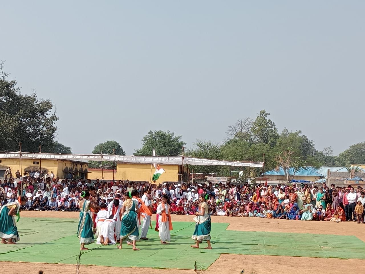 अनतागढ : 75वें गणतंत्र दिवस की शुभ अवशर पर नगर पंचायत के प्रांगण में सुबह 7,30को ध्वजारोहण रोहण किया गया