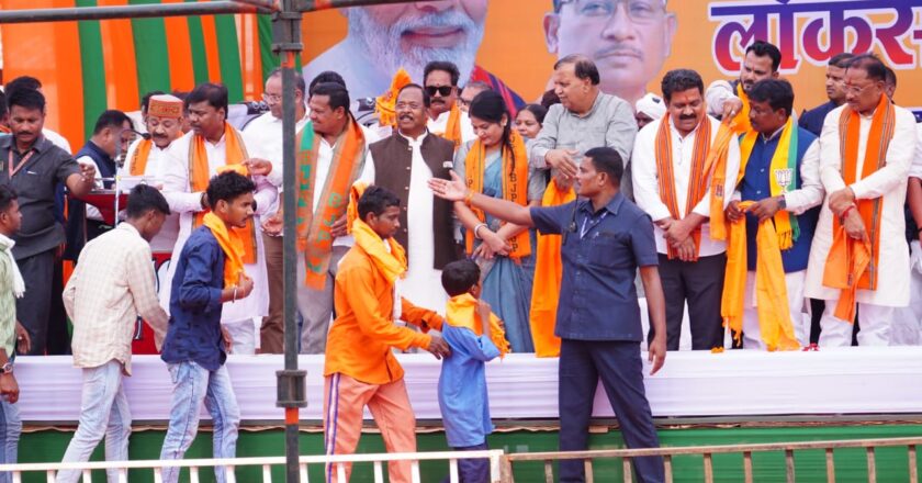 मुख्यमंत्री विष्णु देव के सामने कांग्रेस की महापौर सहित 1500 लोगों ने किया भाजपा प्रवेश