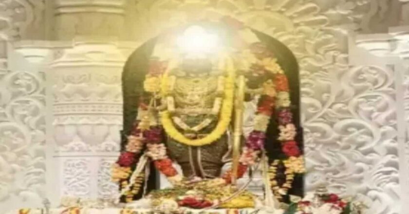 रामनवमी के मौके पर अयोध्या स्थित राम मंदिर में राम लला का सूर्य तिलक हुआ