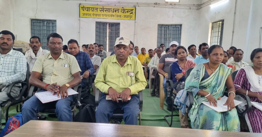 जशपुरनगर  : एसडीएम ने लिया पंचायत सचिवों की बैठक आगामी लोकसभा चुनाव के तैयारी हेतु आवश्यक दिशा निर्देश दिए