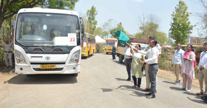 कोरबा : ऑल द बेस्ट कहकर कलेक्टर-एसपी ने महिलाओं का किया उत्साहवर्धन