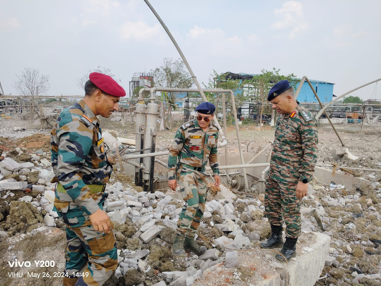 भारतीय सेना के विस्फोटक दल की टुकड़ी ने बेमेतरा में विस्फोटक स्थल का निरीक्षण किया