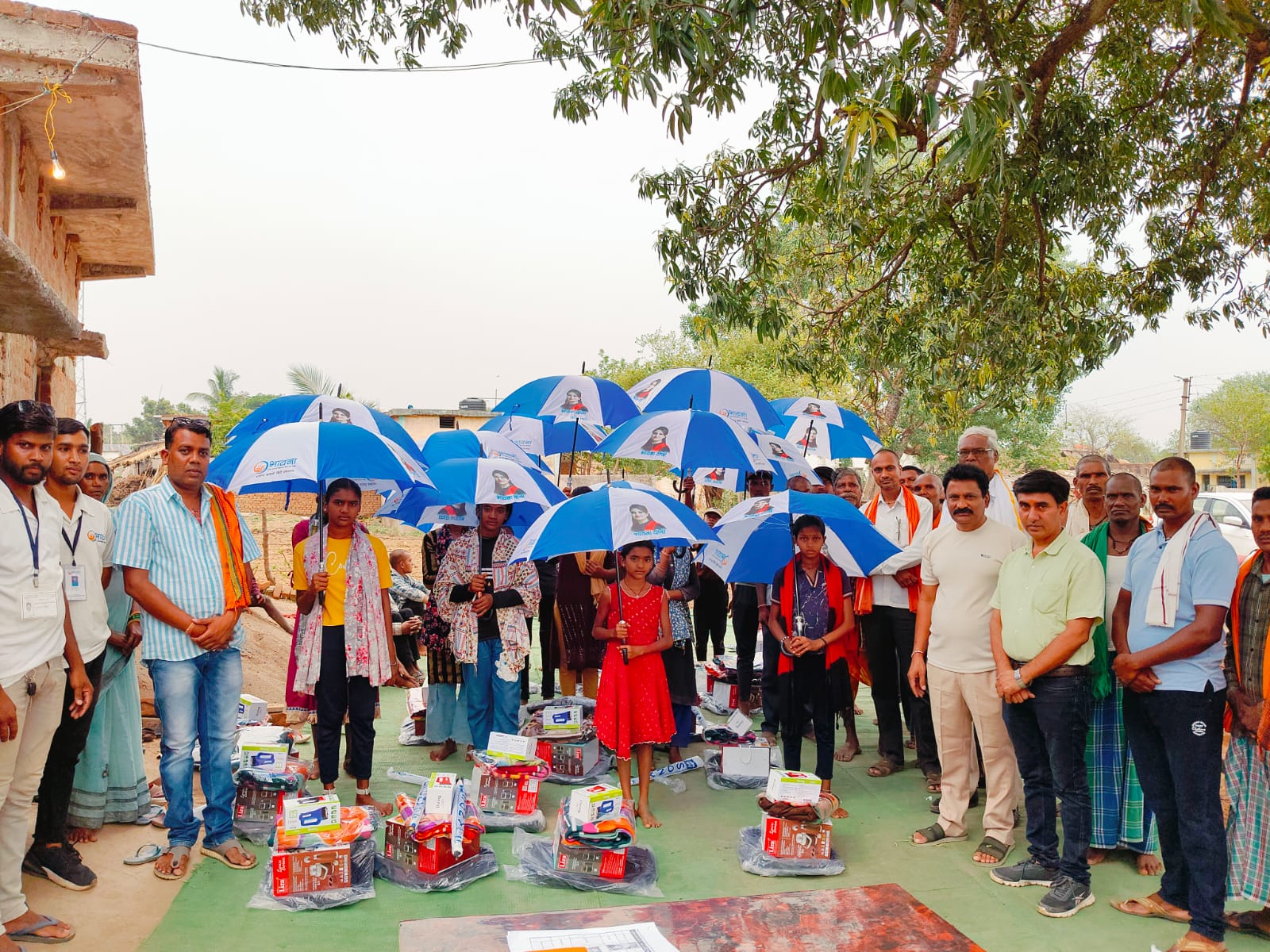 ग्राम सेमरहा के हताहत बच्चों से विधायक भावना बोहरा ने की बातचीत, कहा मैं आपके साथ हूँ