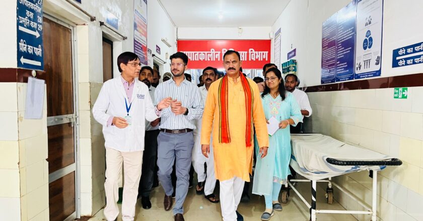 स्वास्थ्य मंत्री श्याम बिहारी जायसवाल ने बलौदाबाजार जिला हॉस्पिटल का निरीक्षण कर लिया जायजा,मरीजों से की मुलाकात