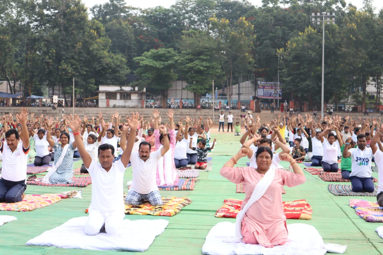 स्वयं और समाज के लिए योग संदेश के साथ अंतर्राष्ट्रीय योग दिवस का हुआ आयोजन