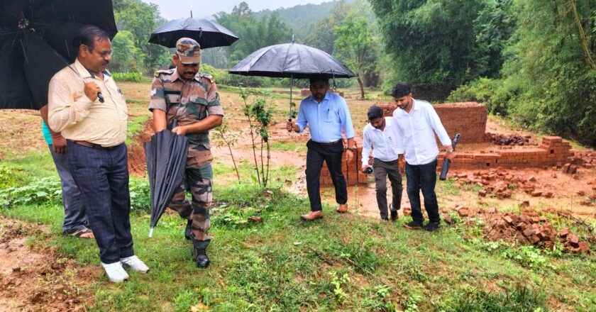 सीईओ जिला पंचायत ने छतोरी के जनमन आवास और बाघमाड़ा नाला का किया निरीक्षण