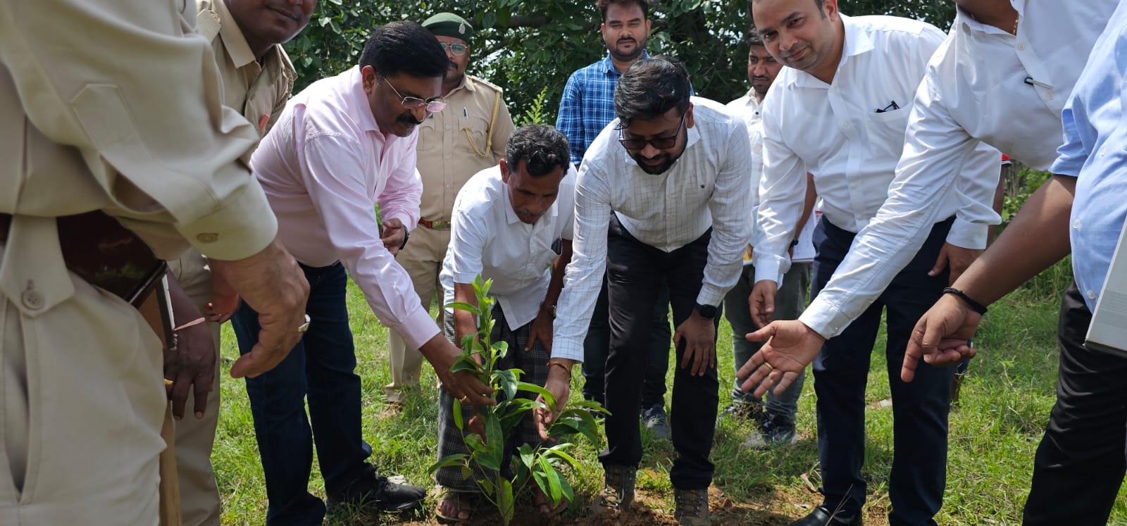 प्रधान मुख्य वन संरक्षक एवं वन बल प्रमुख रहे जशपुर प्रवास पर, वन विभाग में चल रहे कार्यों, हाथी प्रभावित क्षेत्रों सहित तपकरा में 40.00 हेक्टेयर में किए गए ऑवला वृक्षारोपण का किया निरीक्षण