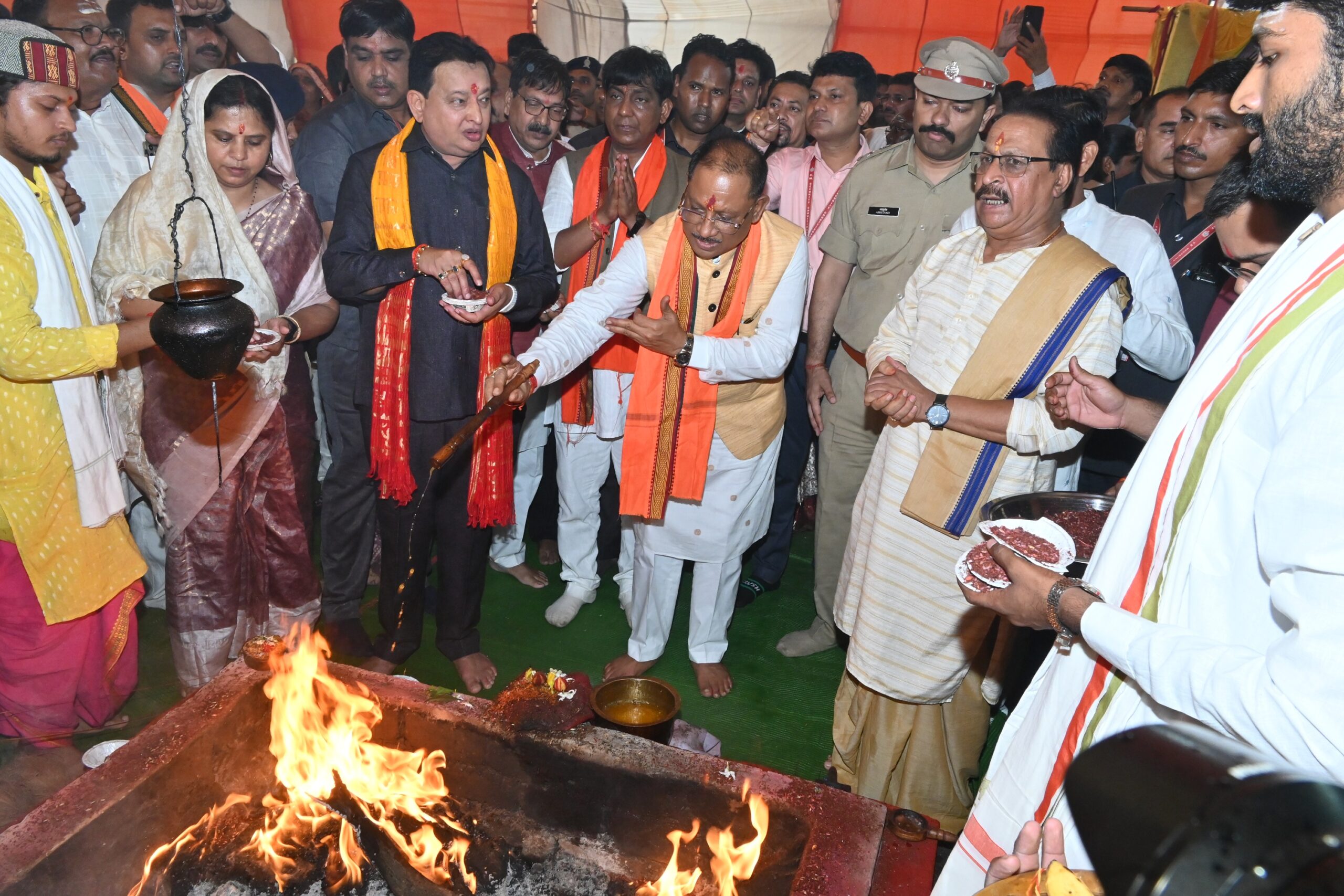 मुख्यमंत्री विष्णुदेव साय रूद्रामहाभिषेक हवन पूजन में शामिल हुए