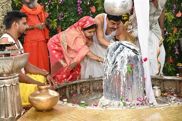 मुख्यमंत्री डॉ. यादव ने भगवान महाकालेश्वर के दर्शन कर पूजन-अर्चन किया