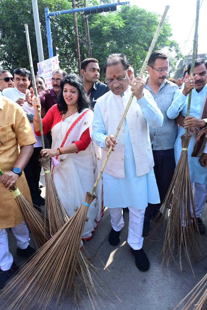 मुख्यमंत्री  विष्णुदेव साय सदर बाजार, आज़ाद चौक पहुँचे