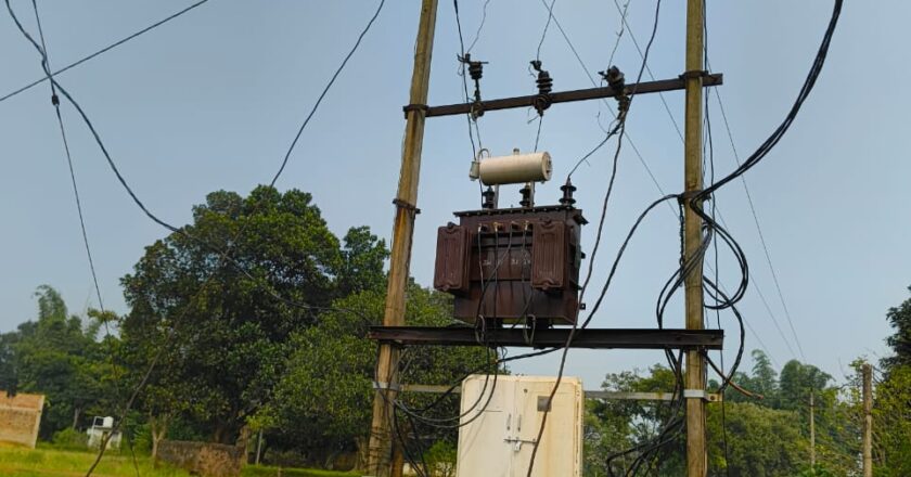 मुख्यमंत्री कैंप कार्यालय की पहल पर ग्राम सिरिटोली में लगाया गया ट्रांसफार्मर