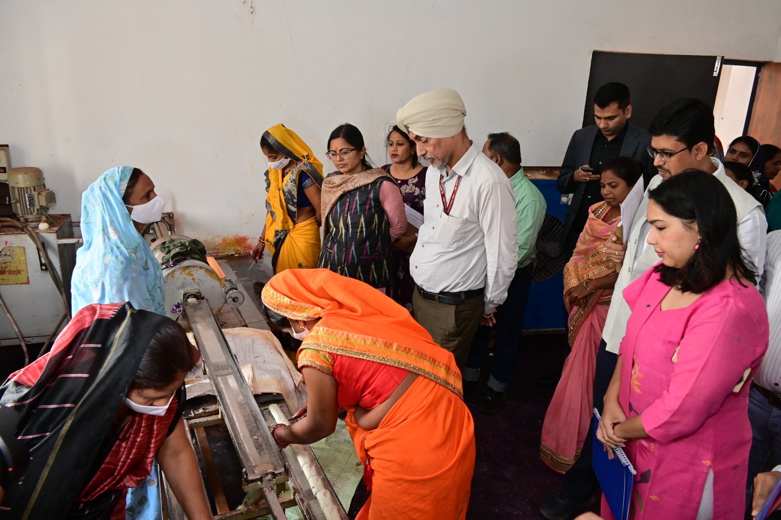 अतिरिक्त सचिव ग्रामीण विकास मंत्रालय भारत सरकार चरणजीत सिंह ने जिले में बिहान के कार्यों का किया अवलोकन प्रत्येक परिवार को समूह के माध्यम से आजीविका से जोड़े : अतिरिक्त सचिव ग्रामीण विकास मंत्रालय भारत सरकार