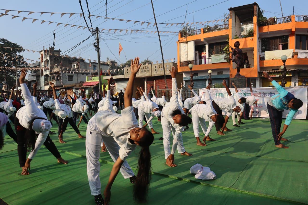 जनजातीय गौरव दिवस पदयात्रा के पूर्व में विभिन्न स्थानों में दो दिवसीय योगाभ्यास और स्वच्छता श्रमदान कार्यक्रम हुआ सम्पन्न