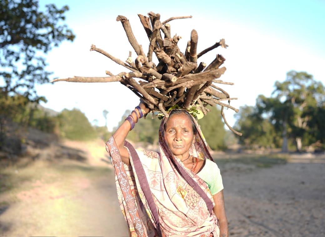 अब जरूरत के समय अपने बेटे के पढ़ाई के लिए पैसा भेज पाती है बालकुँवर