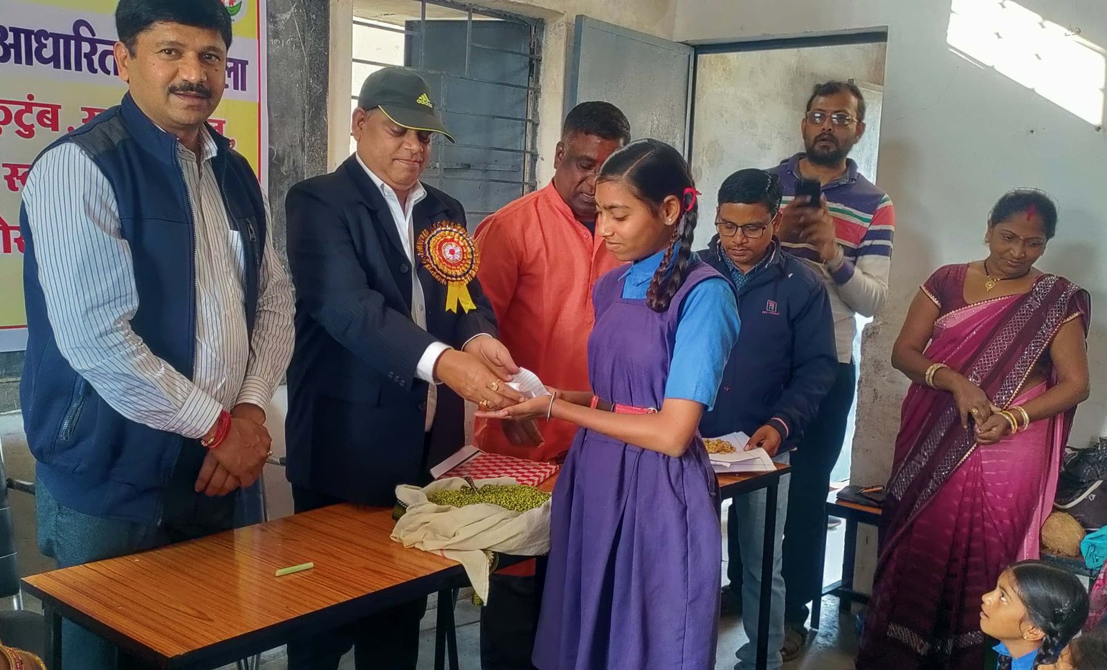 ग्राम पिनकापार में स्वस्थ नोनी कार्यक्रम का आयोजन