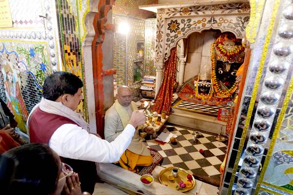 मुख्यमंत्री डॉ. यादव ने कामतानाथ मंदिर में पूजा-अर्चना की