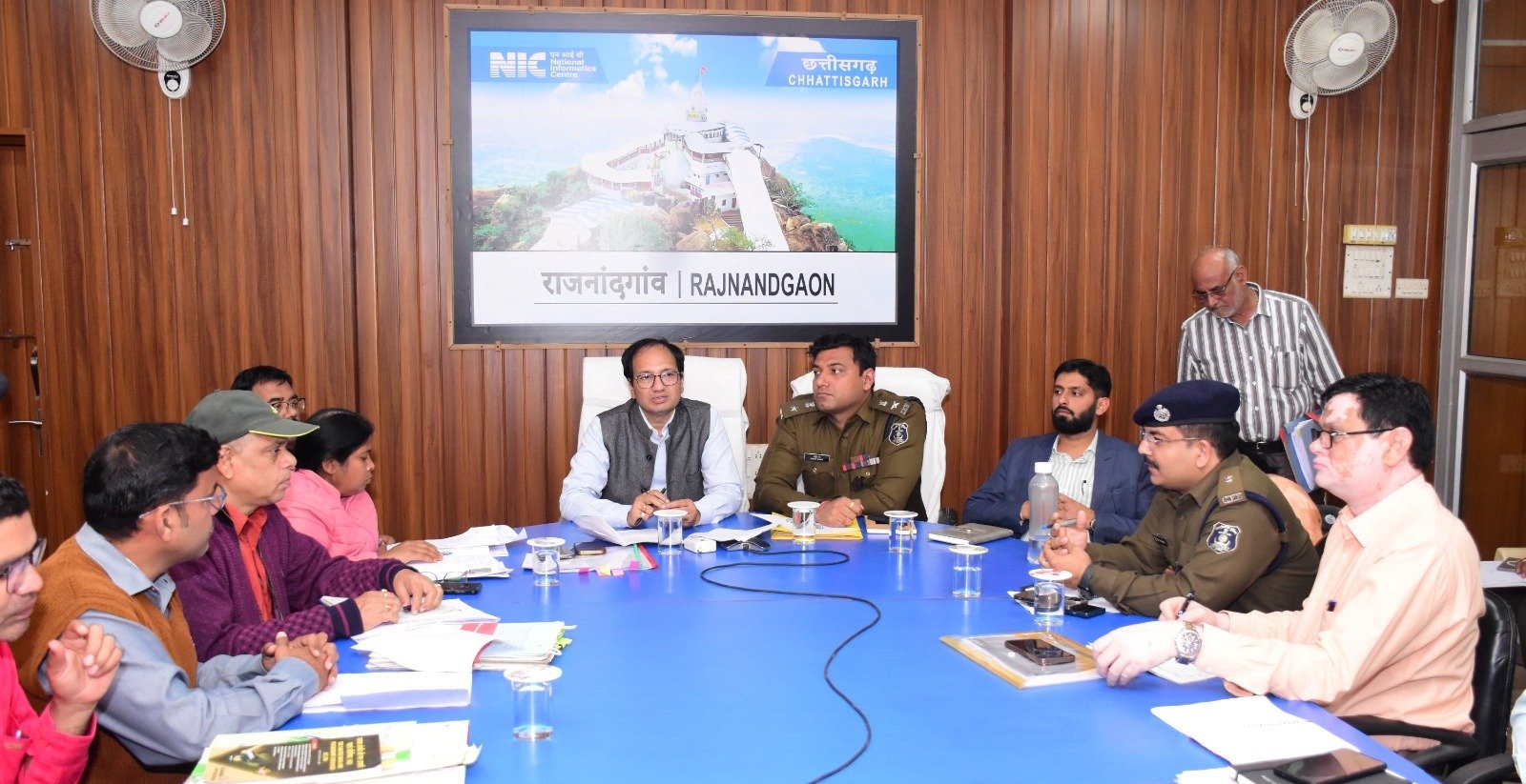 मेडिकल स्टोर्स में नशे के रूप में औषधियों का दुरूपयोग पाये जाने पर करें कड़ी कार्रवाई – कलेक्टर