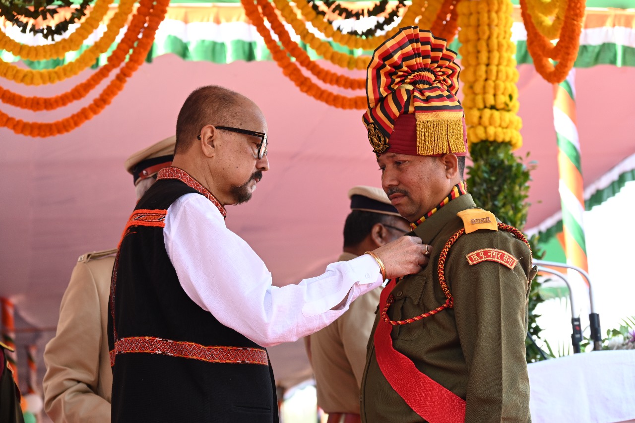 ’’गृह रक्षक एवं नागरिक सुरक्षा सराहनीय सेवा पदक’’ से सम्मानित किए गए सुरेन्द्र कुमार सिंगौर