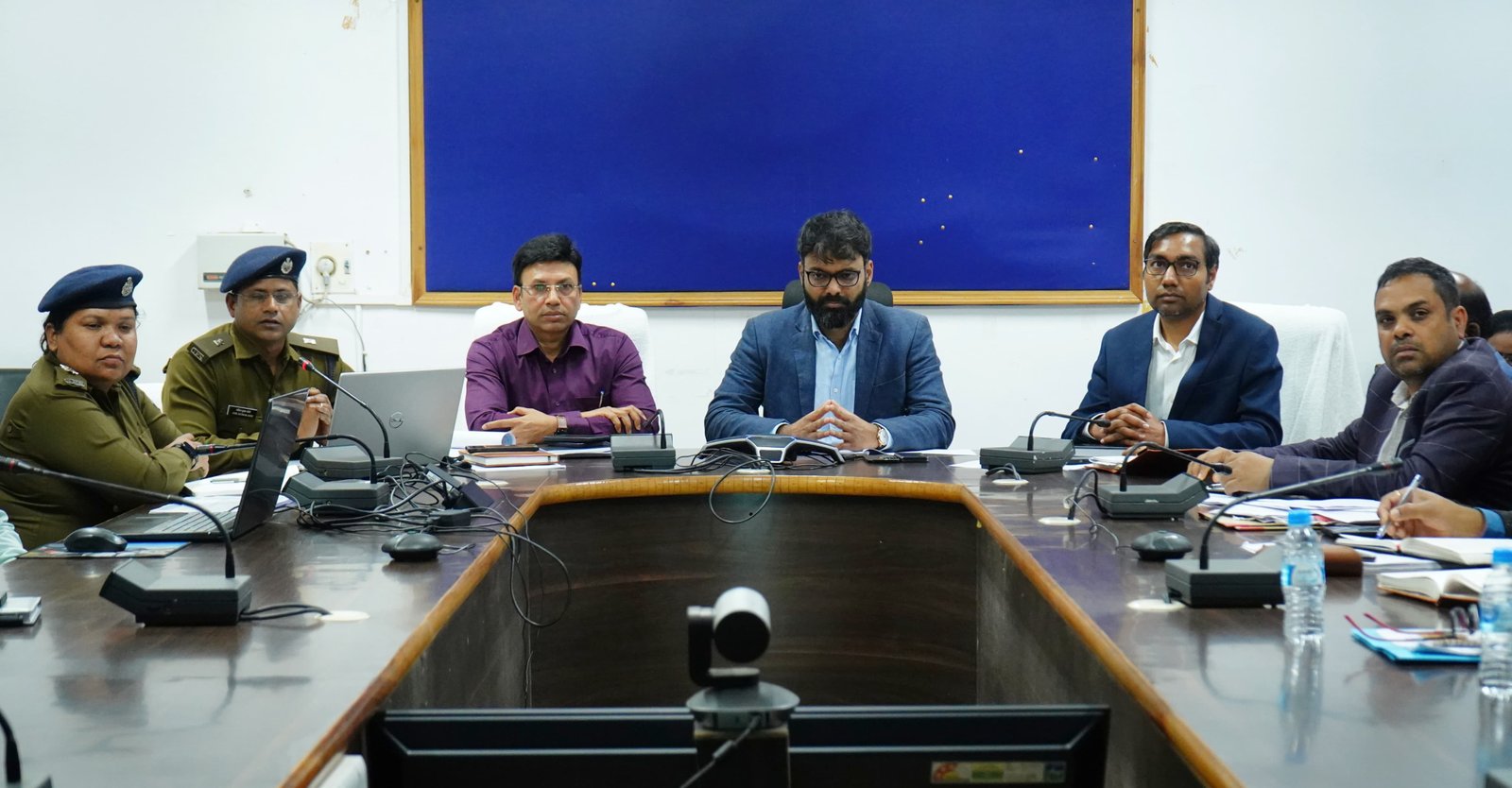 कलेक्टर ने स्कूल और कॉलेज के 100 मीटर के दायरे में मादक पदार्थ का विक्रय करने वाले दुकानदारों पर कार्रवाई करने के निर्देश