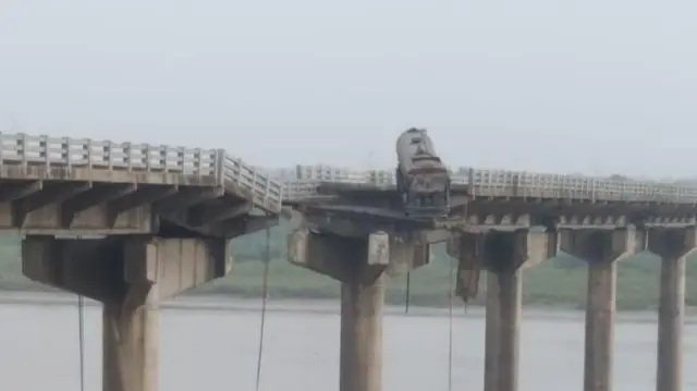 प्रधानमंत्री ने गुजरात के वडोदरा जिले में पुल ढहने से हुई जनहानि पर शोक व्यक्त किया