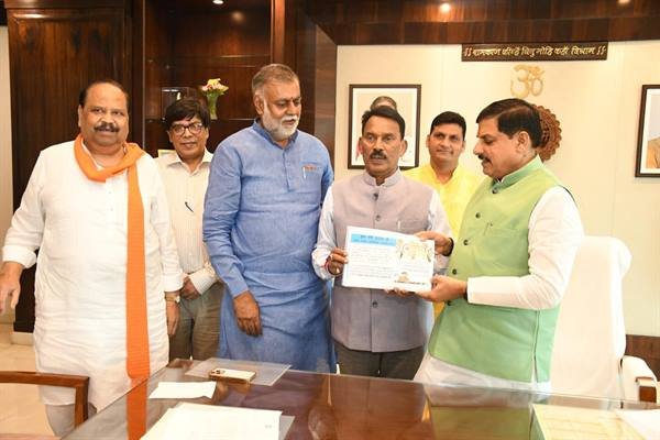 मुख्यमंत्री डॉ. यादव ने “सदानीरा जल संसाधन बहती रहे जल की धारा” पुस्तिका का किया विमोचन