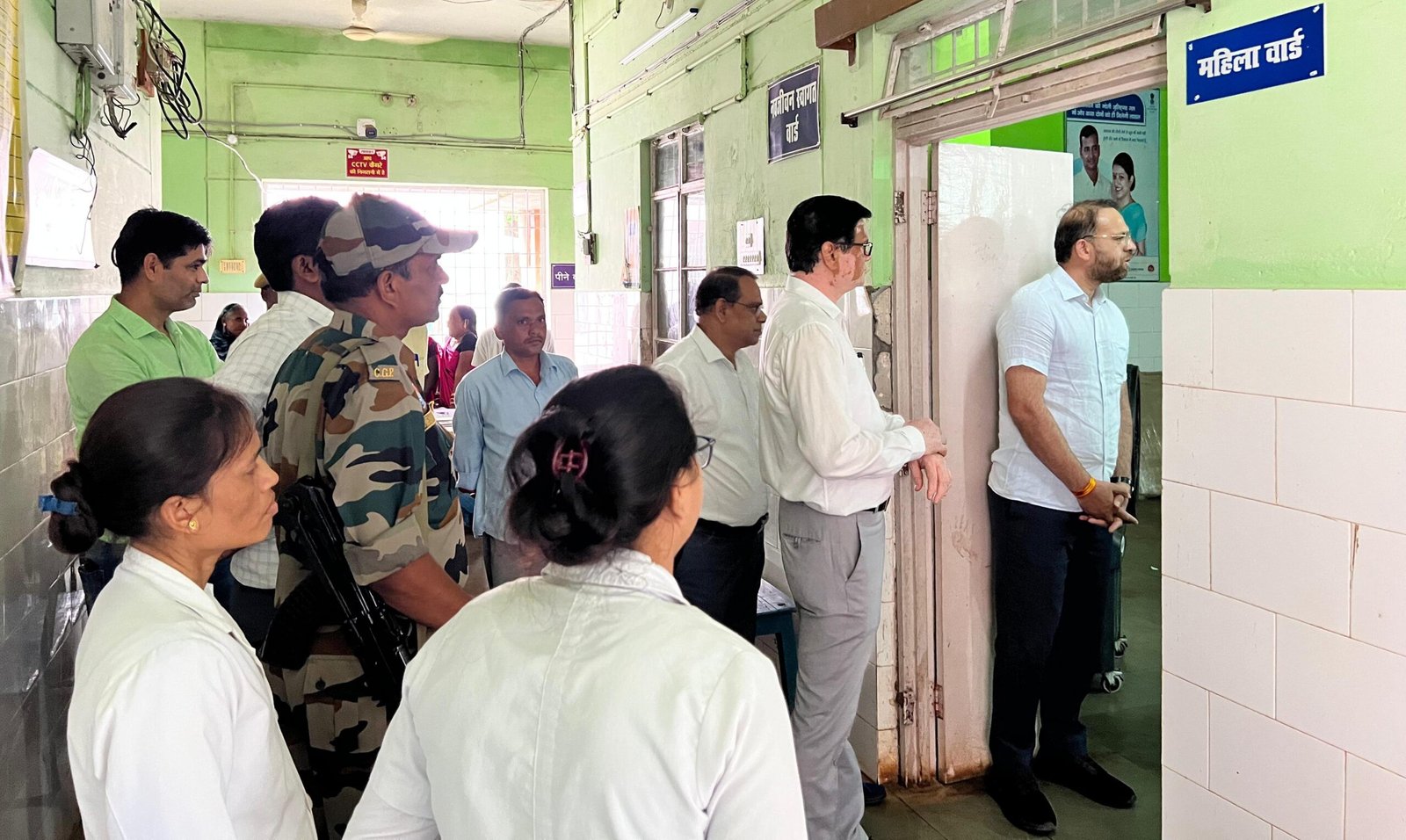 कलेक्टर ने तहसील कार्यालय, स्वामी आत्मानंद उत्कृष्ट अंग्रेजी माध्यम विद्यालय, नगर पंचायत एवं सामुदायिक स्वास्थ्य केन्द्र का किया आकस्मिक निरीक्षण