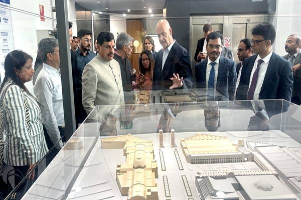 मुख्यमंत्री डॉ. यादव ने ‘फीरा दे, बार्सिलोना मेले में देखा स्पेन के स्मार्ट नगर का माडल