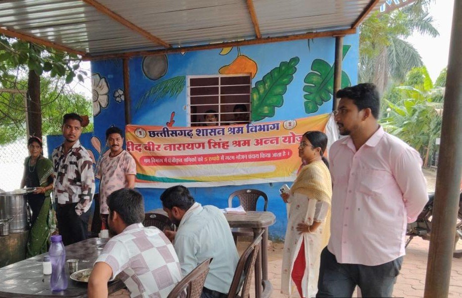 “जहाँ भोजन पेट ही नहीं, दिल भी भरता है – धमतरी की श्रम अन्न सहायता योजना की प्रेरणादायक मिसाल”