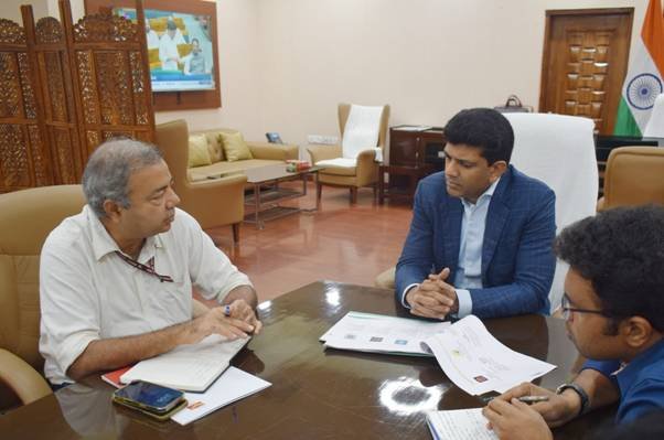 केंद्रीय संचार एवं ग्रामीण विकास राज्य मंत्री डॉ. चंद्रशेखर ने भारतीय डाक सुधारों की समीक्षा की