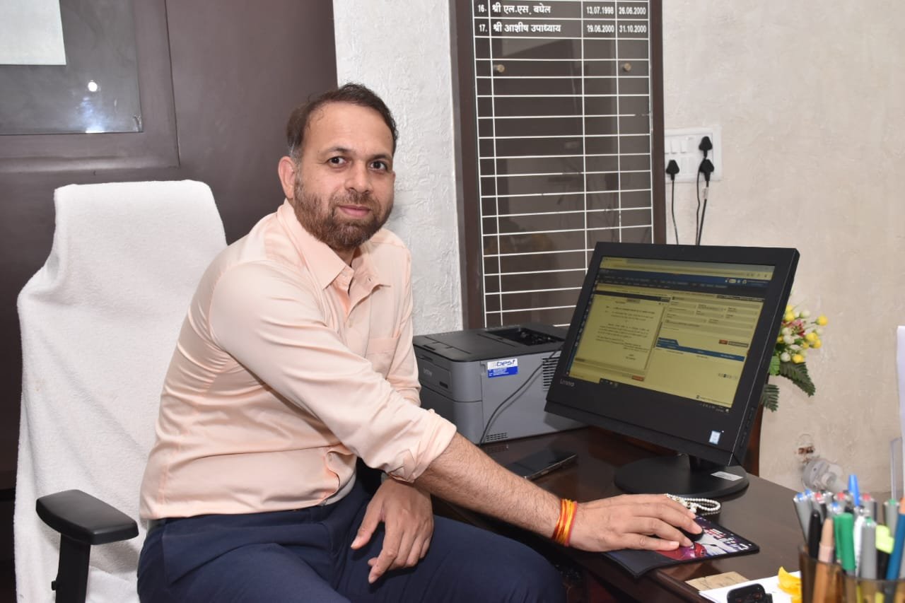 कलेक्टर ने ई-ऑफिस अंतर्गत कार्य का किया शुभारंभ