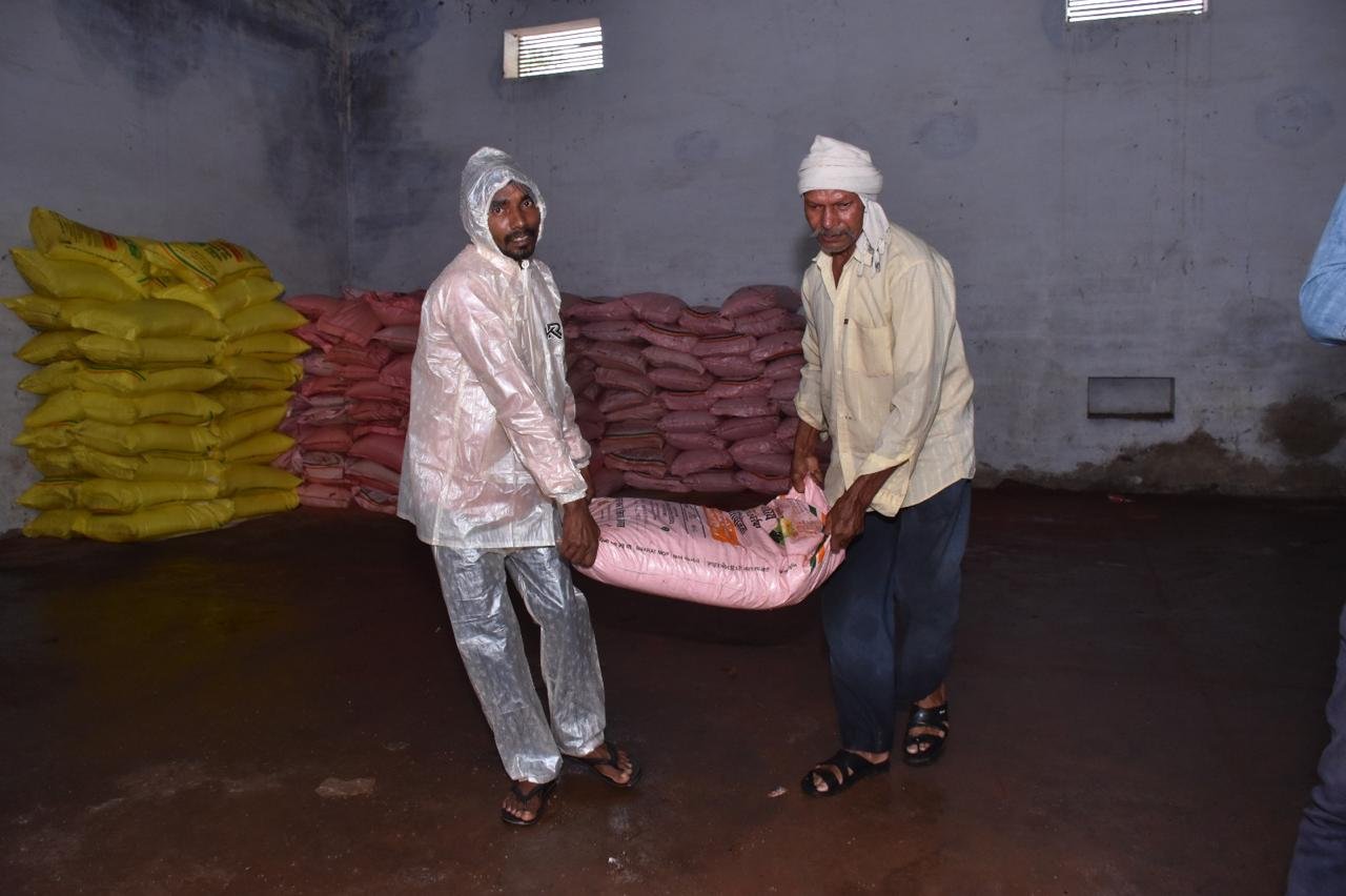 शासन की किसान हितैषी योजनाओं से अन्नदाता किसान धन-धान्य से हो रहे परिपूर्ण एवं समृद्ध